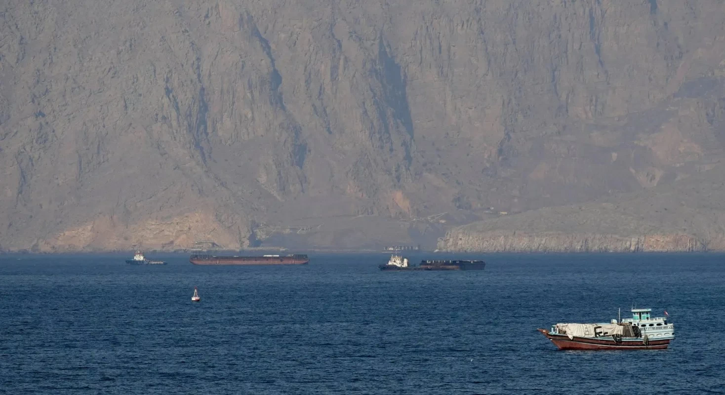 سفينة كورية في مضيق هرمز: تفاصيل الحريق والتداعيات