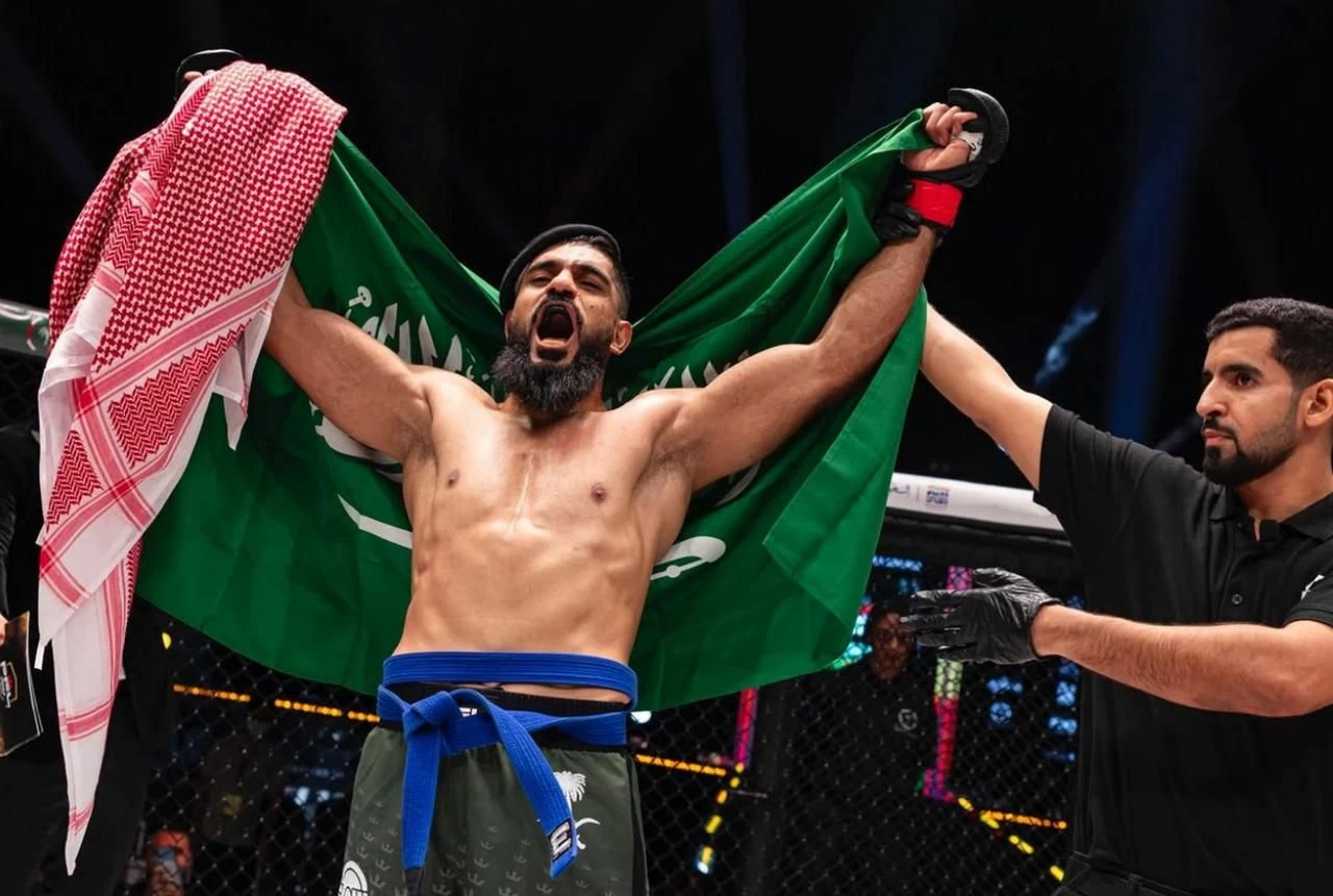 المقاتل السعودي أحمد البراهيم يطارد لقب فخر العرب بدبي