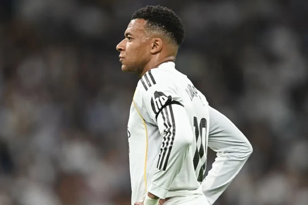 أزمة مبابي مع ريال مدريد: ربع مليون توقيع يطالب برحيله