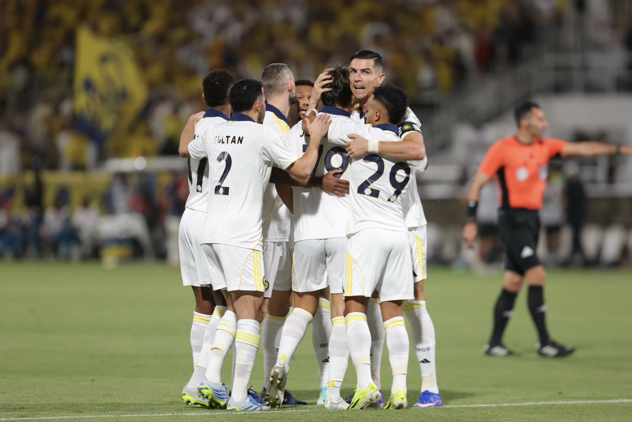 فوز النصر على الشباب: العالمي يتمسك بـ صدارة دوري روشن