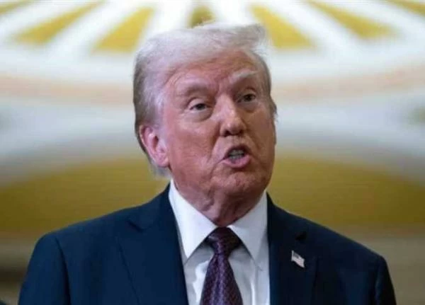 ترمب يؤكد استمرار وقف إطلاق النار مع إيران بمضيق هرمز
