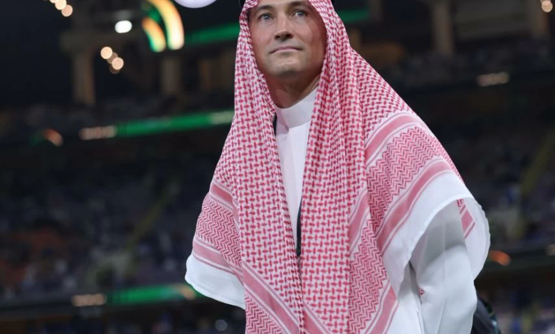 ظهور بن هاربورغ بالزي السعودي يخطف الأضواء بنهائي الكأس
