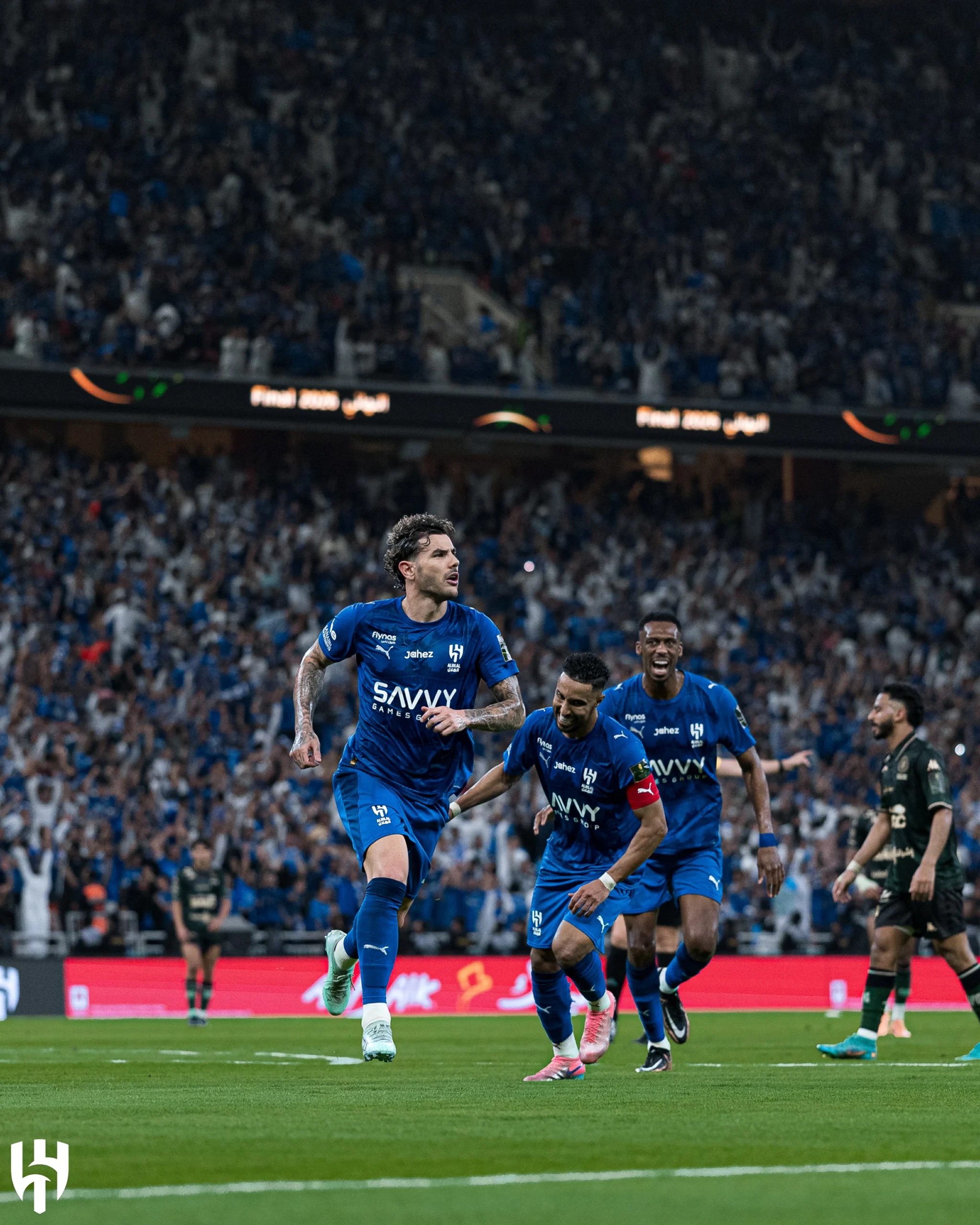 ثيو هيرنانديز يقود الهلال للقب: قاذفة الزعيم في النهائيات