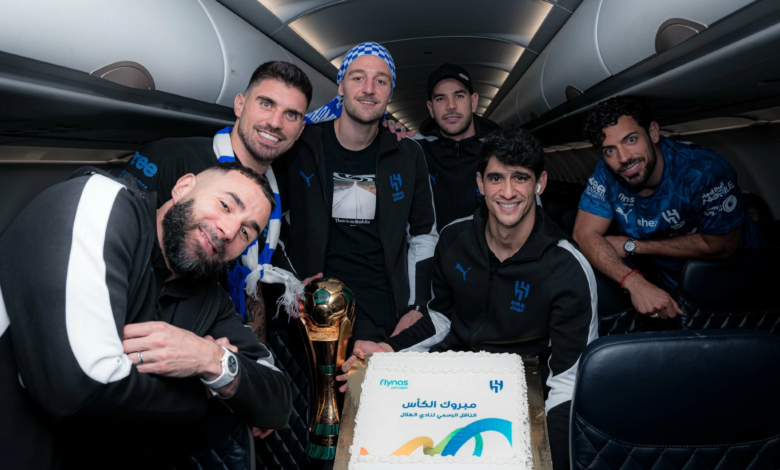 تتويج نادي الهلال: 12 نجماً يعانقون الذهب لأول مرة