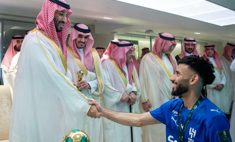 سلطان مندش: سعادة غامرة بكأس الملك وطموحات لحصد دوري روشن