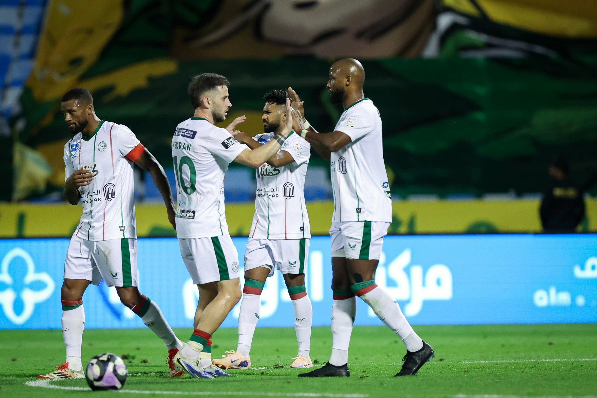 نادي الاتفاق يسحق الخليج بخماسية نظيفة في دوري روشن