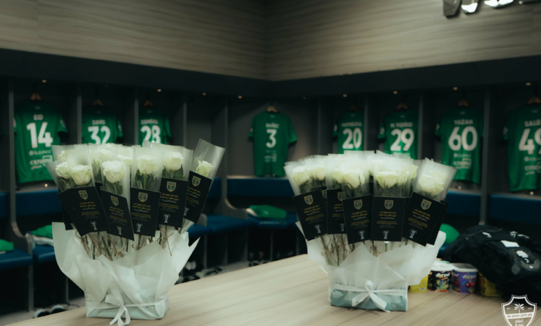 التعاون يستقبل بعثة الأهلي بالورود في دوري روشن السعودي