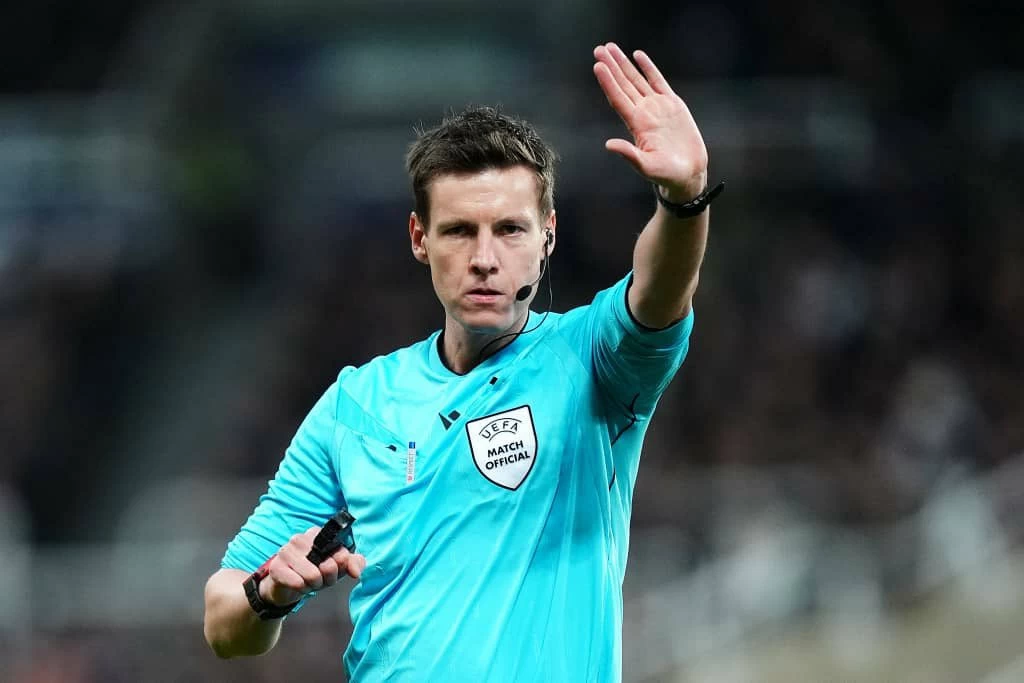 دانيال زيبيرت حكماً لمباراة نهائي دوري أبطال أوروبا