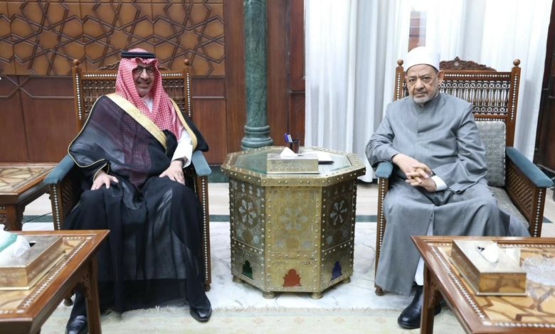 شيخ الأزهر يستقبل السفير السعودي ويشيد بجهود المملكة في الحج