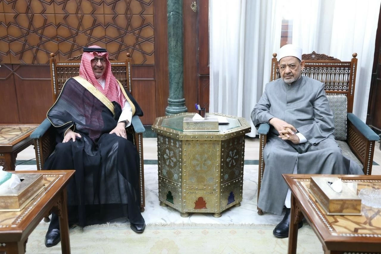 شيخ الأزهر يستقبل السفير السعودي ويشيد بجهود المملكة في الحج