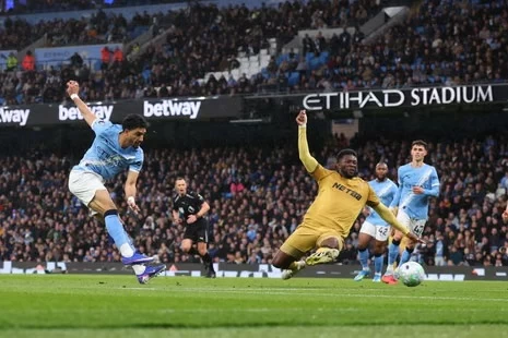 فوز مانشستر سيتي على بالاس 4-2 يضيق الخناق على أرسنال وليفربول