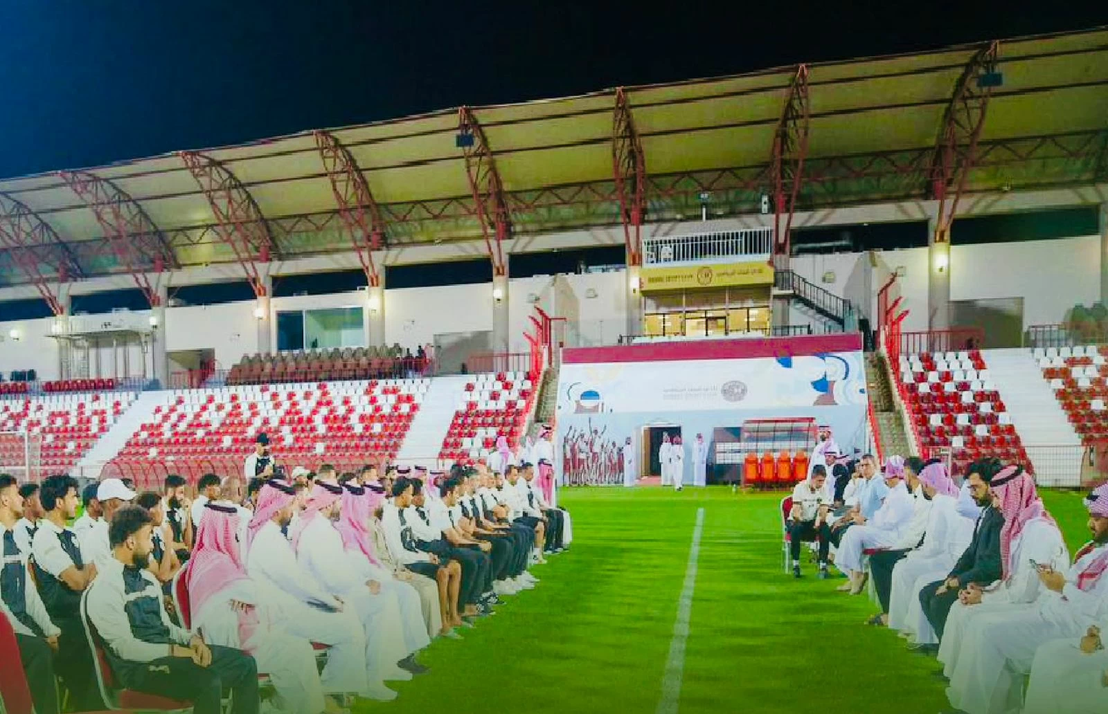 أمير عسير يحفز ضمك قبل لقاء الفيحاء بدوري روشن السعودي