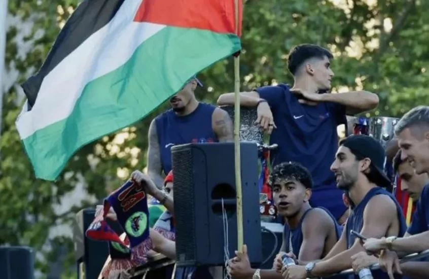 سانشيز يدافع عن لامين يامال: أزمة دبلوماسية في الملاعب