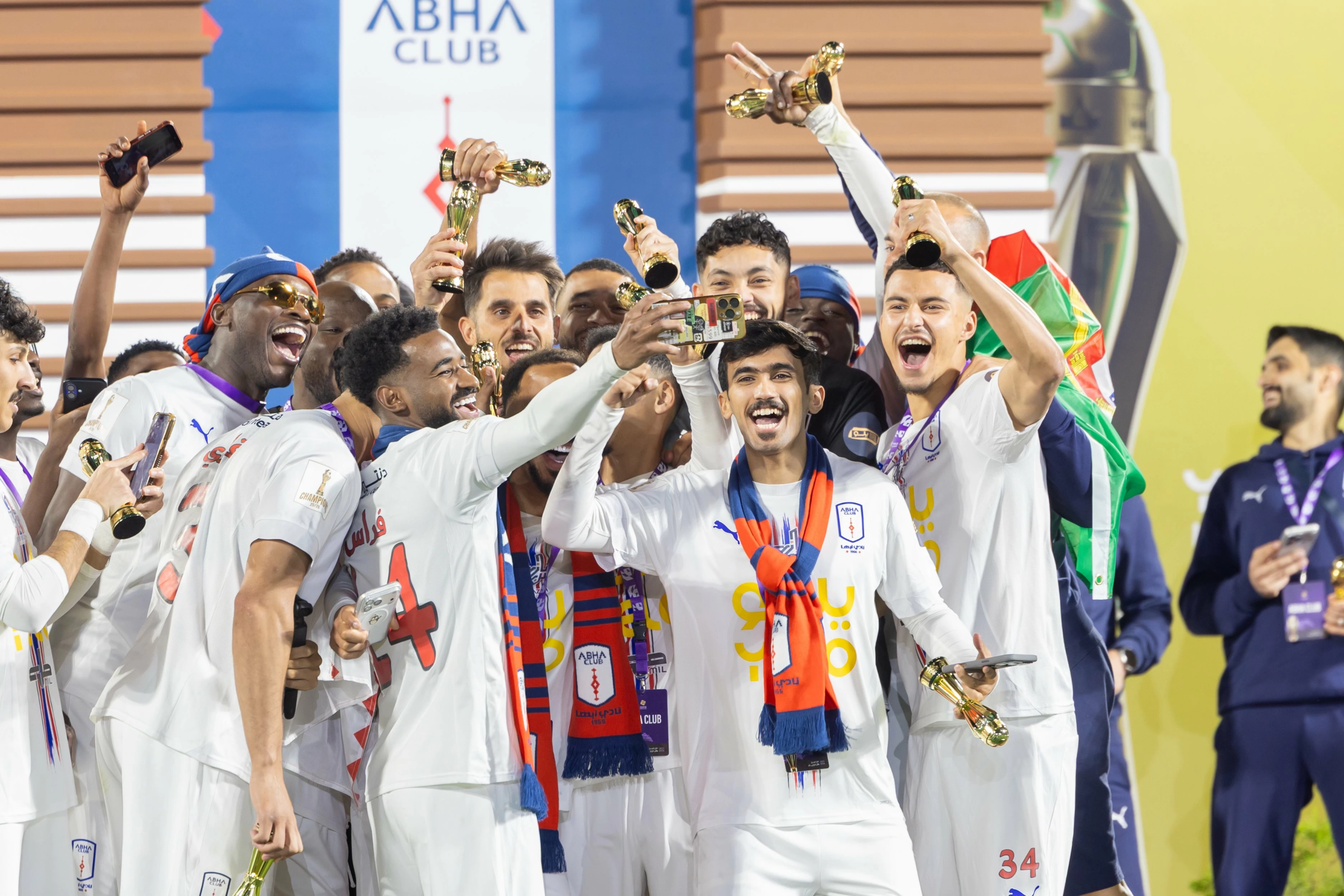 أمير عسير ينفي ارتباط دعم ضمك بخدمة الهلال في الدوري