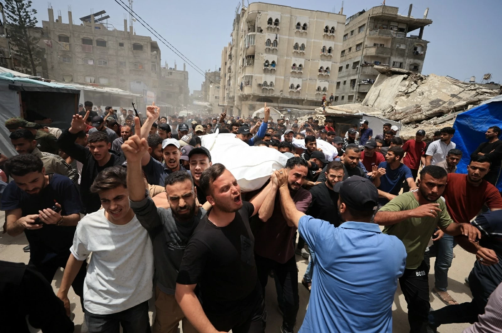 مقتل فلسطينيين في غزة بقصف إسرائيلي على طابور طعام