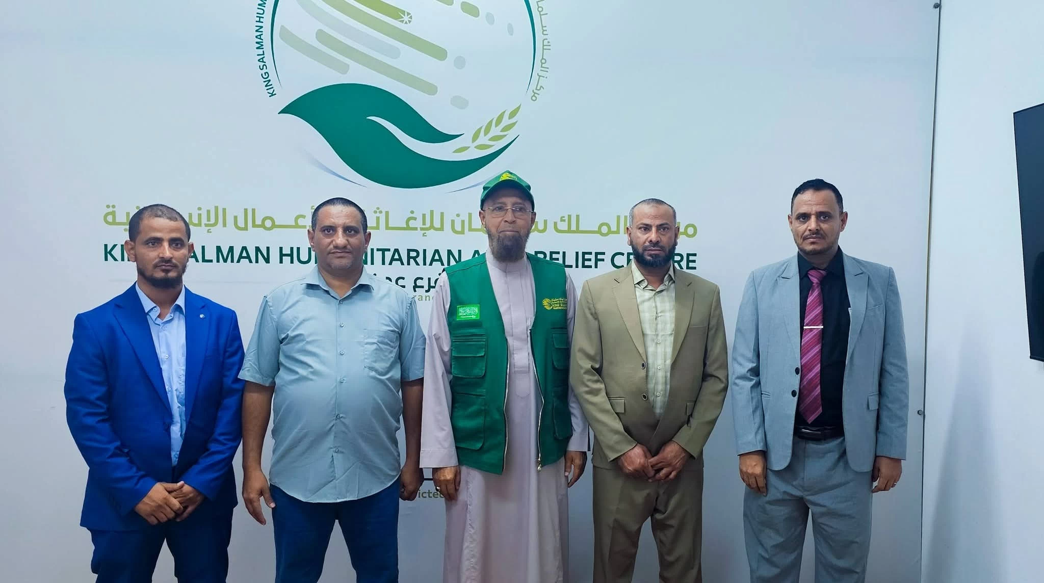 تعزيز الدعم الإغاثي في الضالع: لقاء يجمع المحافظ بمركز الملك سلمان