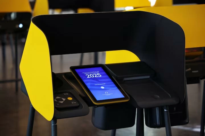 مخاوف من فوضى انتخابية: خطة إدارة ترامب لحظر أنظمة التصويت