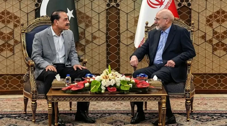 قائد الجيش الباكستاني في طهران: وساطة نووية والفجوات مع واشنطن