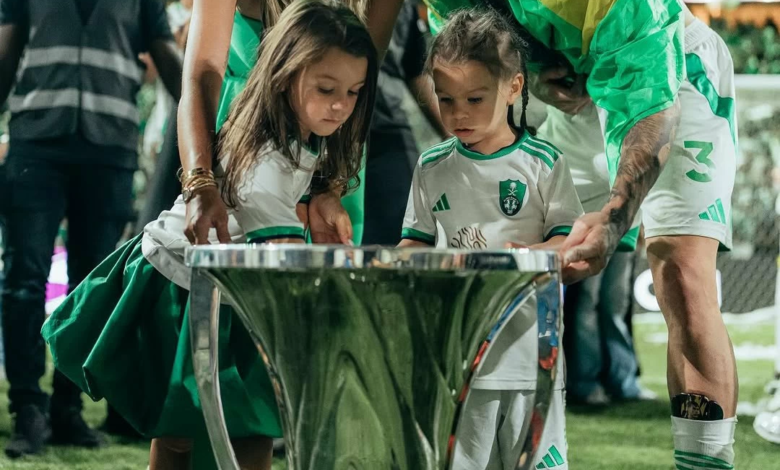 زوجة إيبانيز ورسالة مؤثرة إلى جماهير الأهلي السعودي