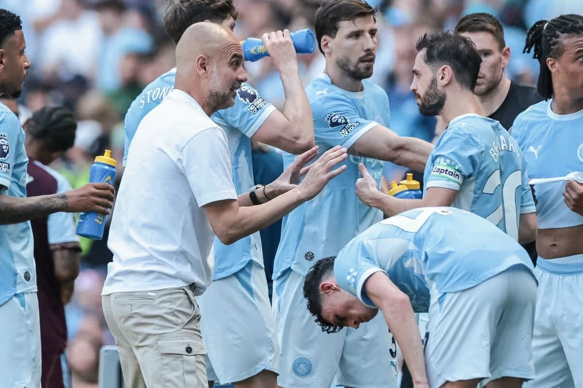 تتويج مانشستر سيتي بالدوري الإنجليزي بعد ريمونتادا أسطورية