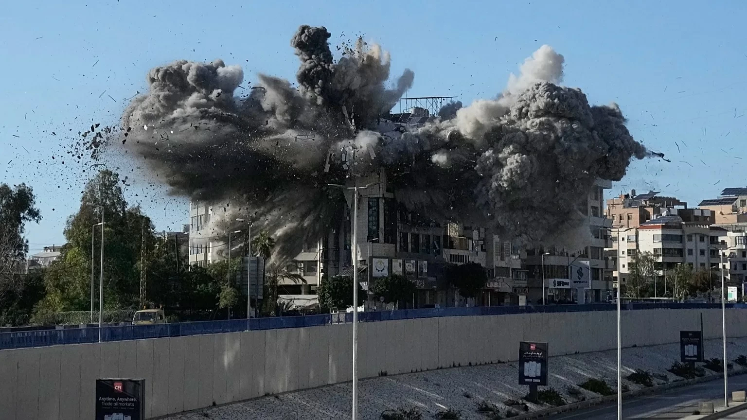 إغلاق رأس الناقورة: إسرائيل تستعد لتوسيع العمليات في لبنان