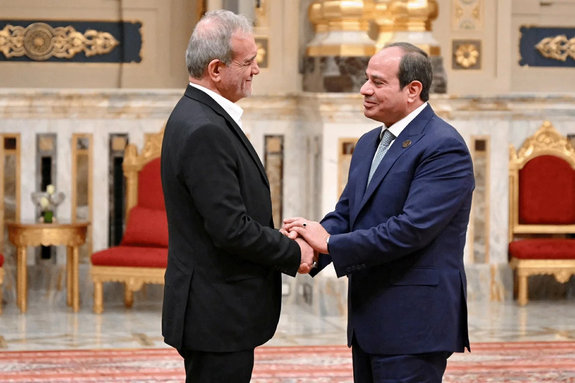 السيسي يدعم الحل السلمي مع إيران ويدعو للمرونة في مفاوضاتها