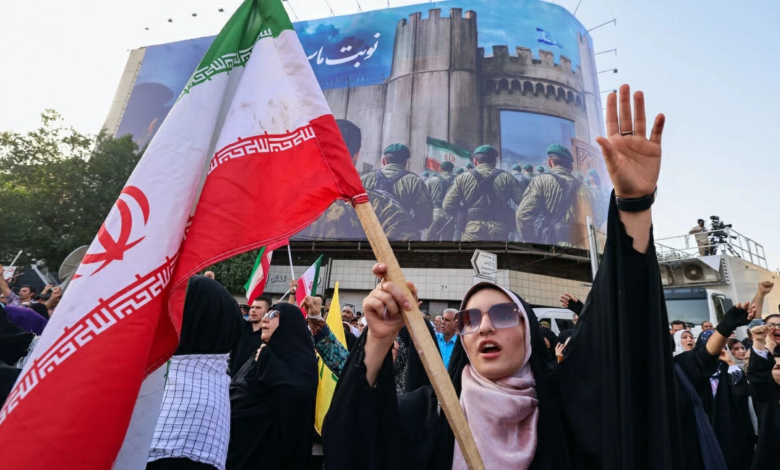 المتشددون الإيرانيون يعرقلون الاتفاق النووي: تحديات أمام طهران