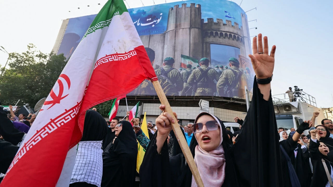 المتشددون الإيرانيون يعرقلون الاتفاق النووي: تحديات أمام طهران