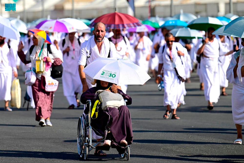 حجاج بيت الله الحرام في مشعر منى