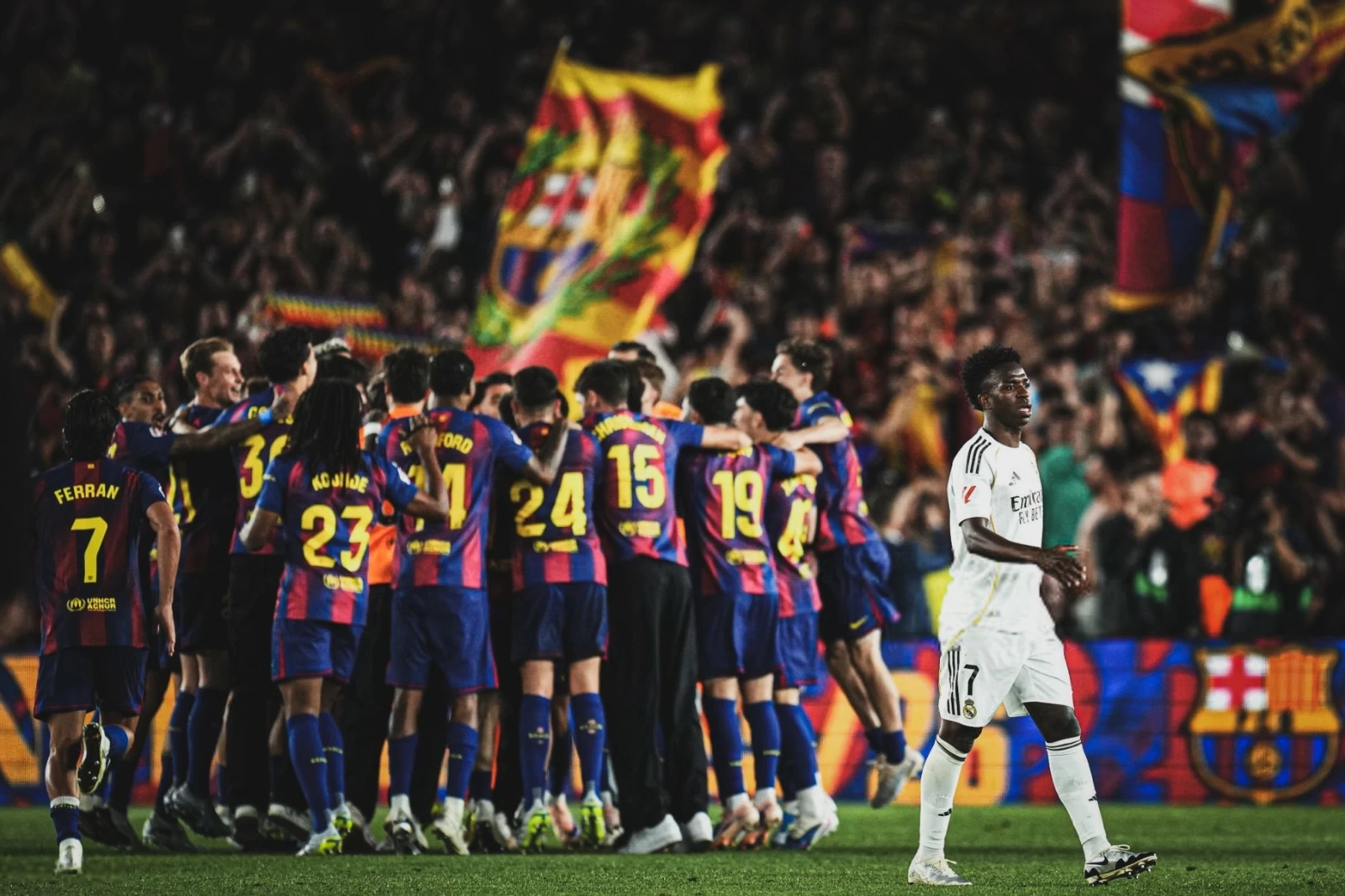 برشلونة بطلا للدوري الإسباني للمرة الـ29 بعد الفوز بالكلاسيكو