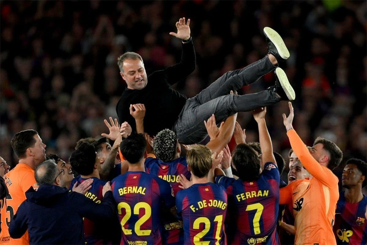 هانزي فليك مدربًا لبرشلونة: تفاصيل العقد والطموحات الجديدة