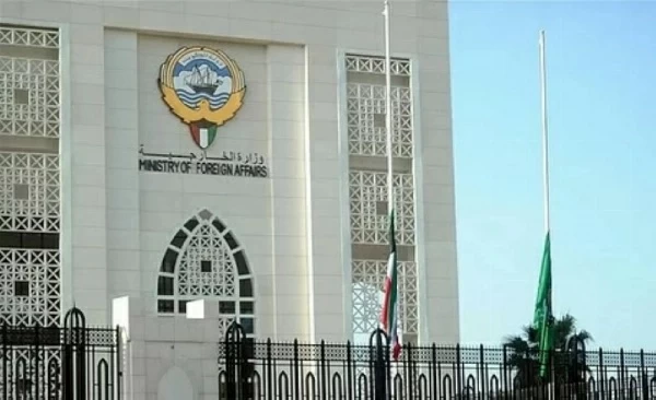 الكويت تطرد دبلوماسيين إيرانيين وتخفض التمثيل الدبلوماسي