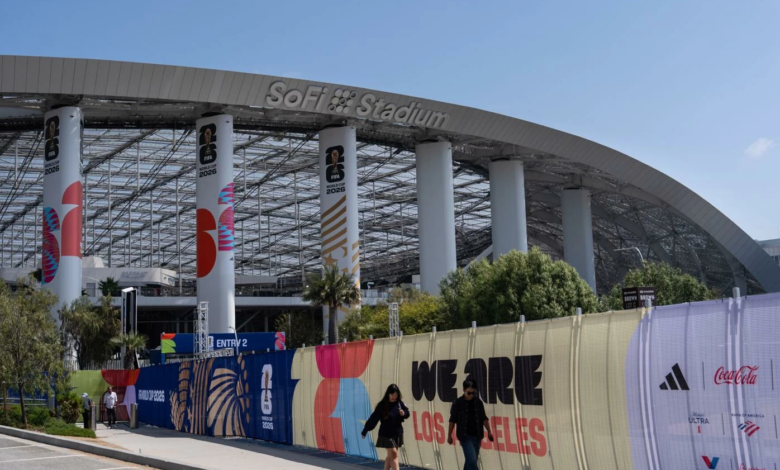 إضراب يهدد ملاعب كأس العالم 2026: أزمة أجور في لوس أنجلوس