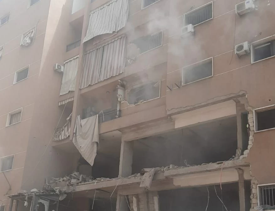إسرائيل تقصف الضاحية الجنوبية وتخلي صور بعد إبلاغ ترامب