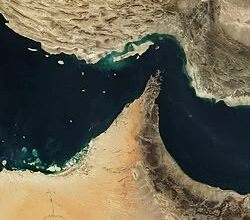 إيران تهدد بـ إغلاق مضيق هرمز.. ما تداعياته عالمياً؟