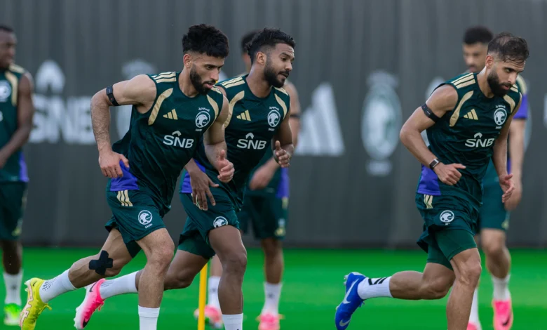 المنتخب السعودي: 10 نجوم من مونديال 2022 يقودون حلم 2026