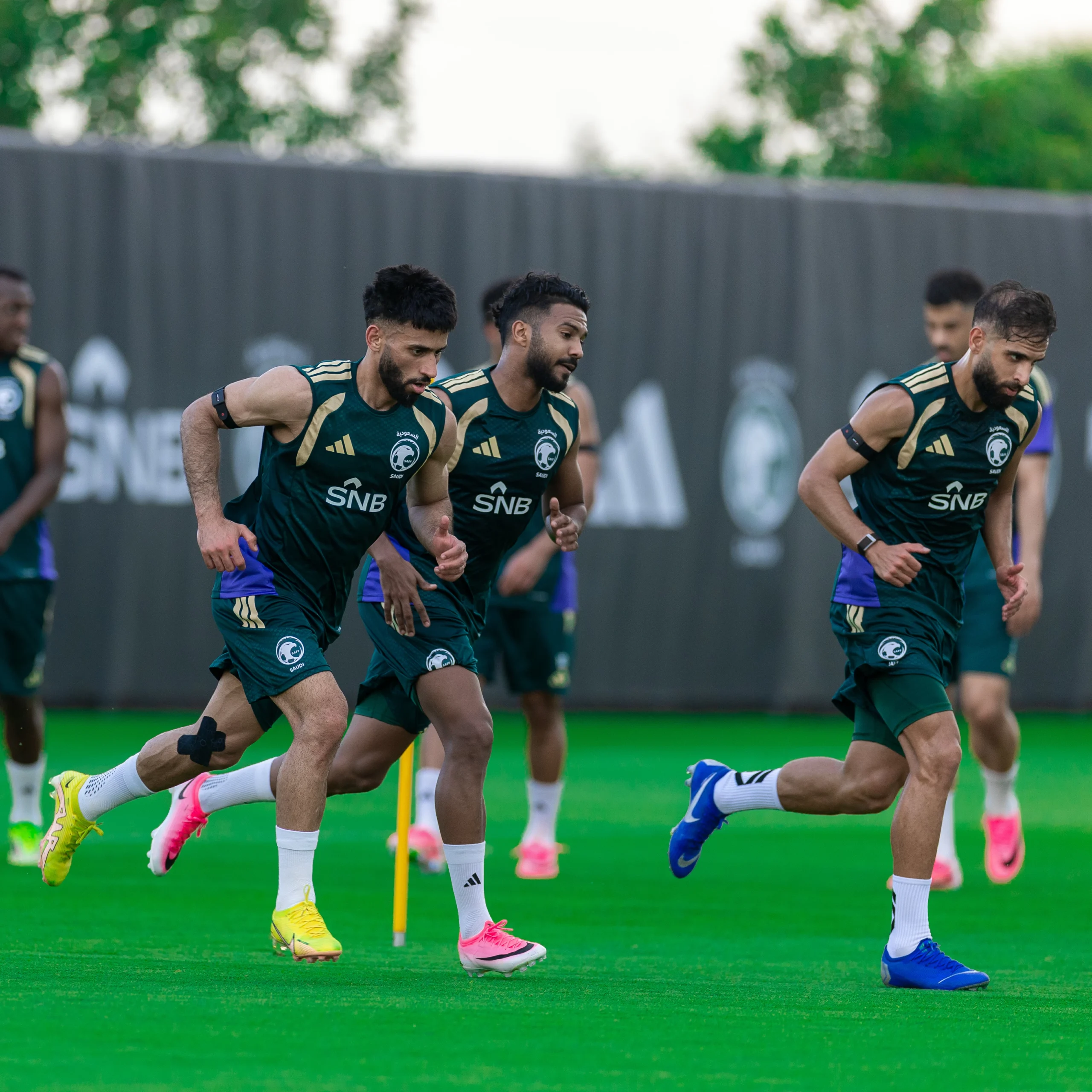 المنتخب السعودي: 10 نجوم من مونديال 2022 يقودون حلم 2026