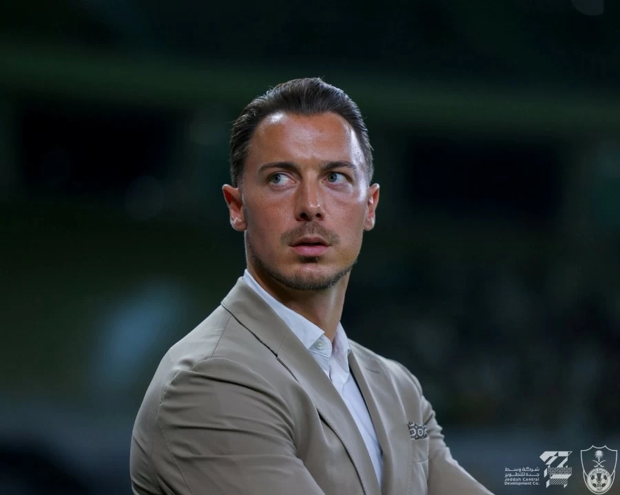 النادي الأهلي السعودي يجدد لإيبانيز ويحصن يايسله بـ12 مليون يورو