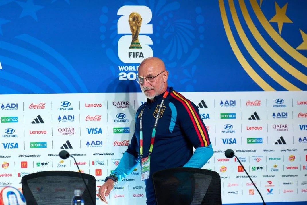 مدرب إسبانيا يحذر من الرأس الأخضر قبل تصفيات مونديال 2026