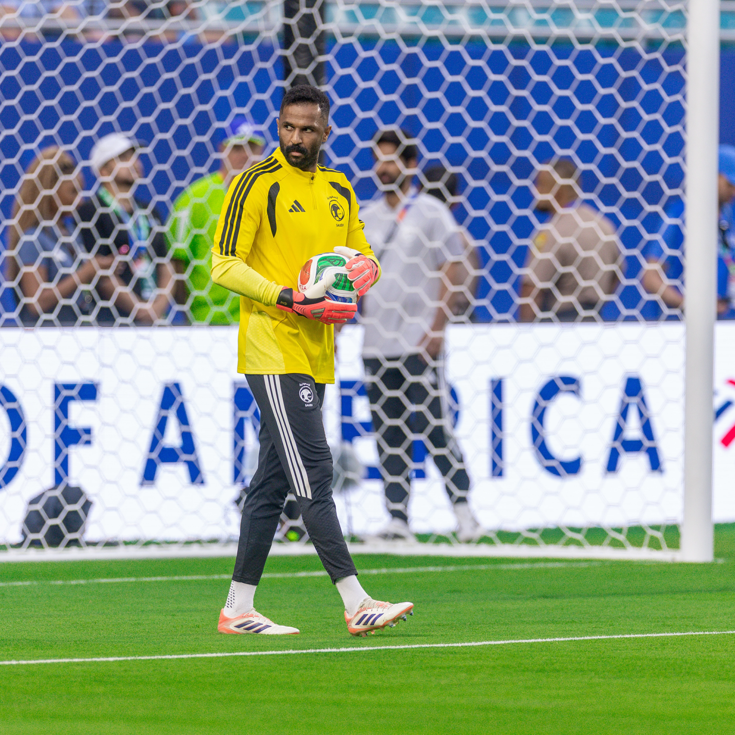 محمد العويس بطل مونديالي: حارس السعودية الذي أذهل العالم