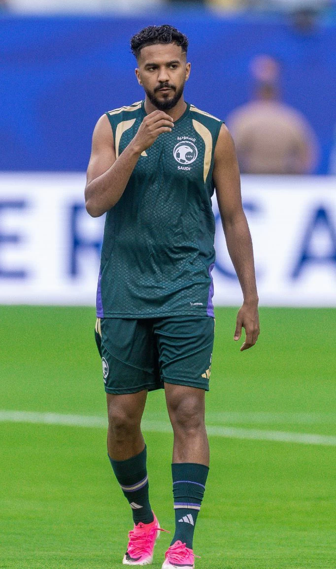 الاتحاد يوقف صفقة غريب وينافس النصر على ضم خالد الغنام