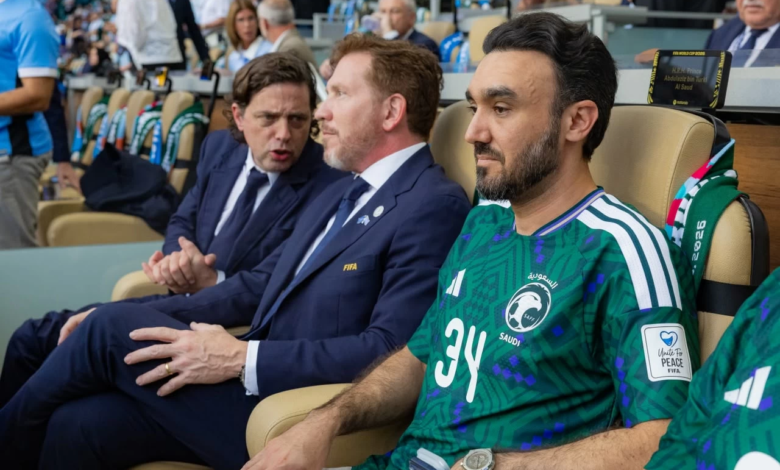 وزير الرياضة السعودي بقميص الأخضر: دعم يتجاوز البروتوكول