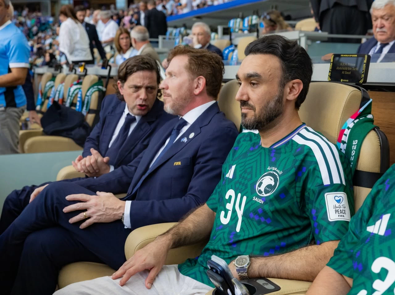 وزير الرياضة السعودي بقميص الأخضر: دعم يتجاوز البروتوكول