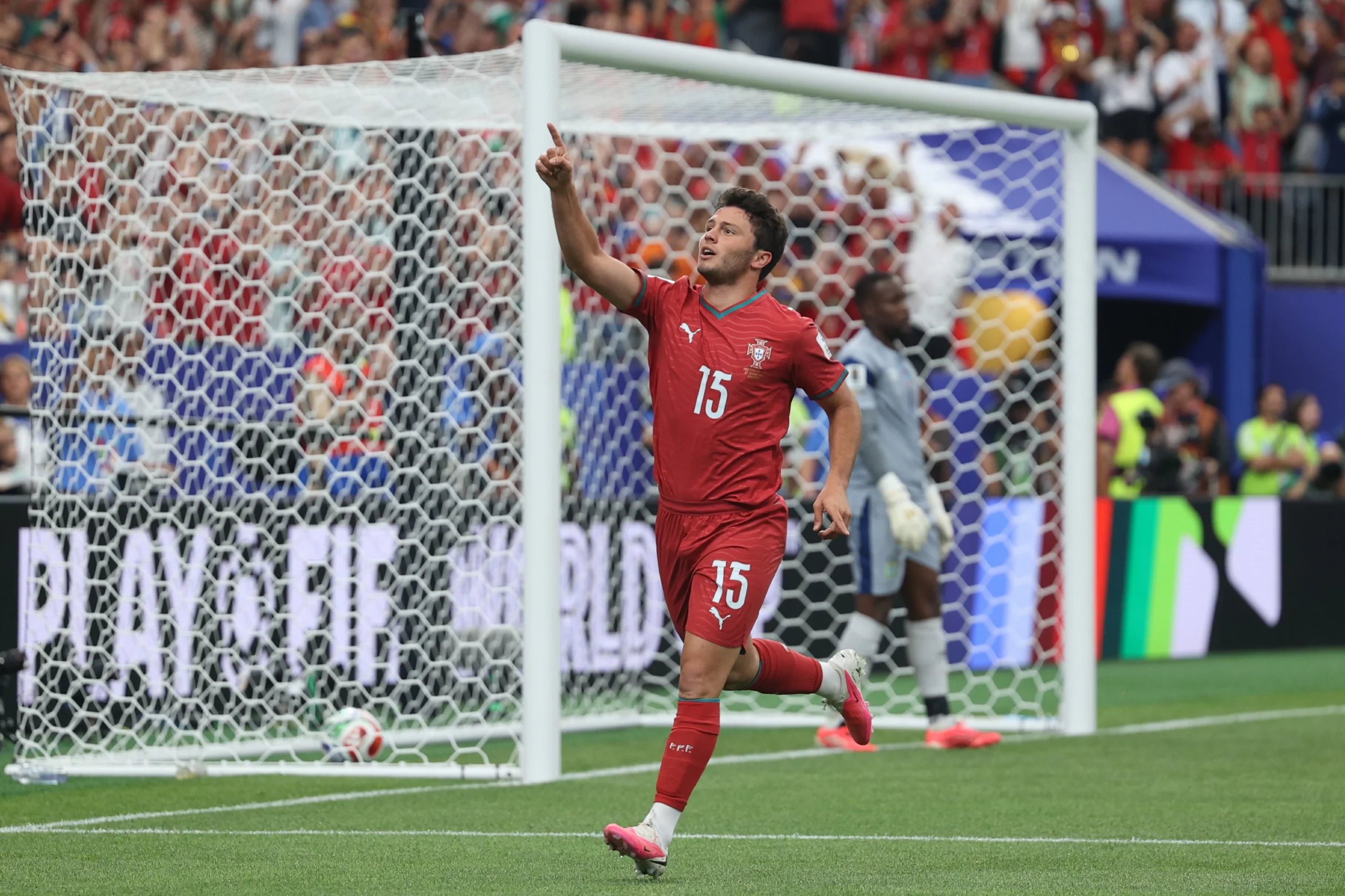 جواو نيفيش: ثالث أصغر هداف برتغالي في تاريخ كأس العالم