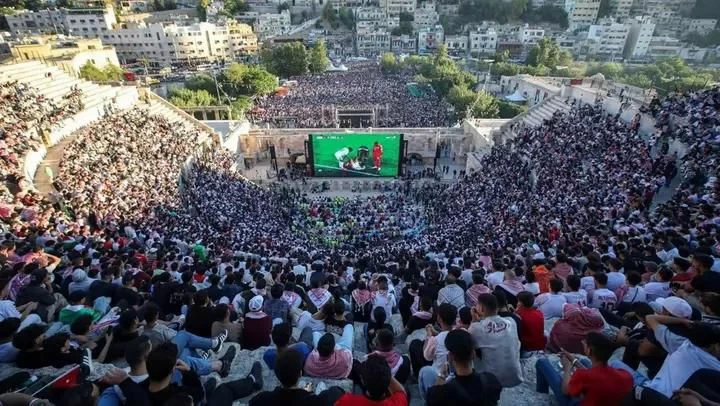 وفاة مشجع في المدرج الروماني خلال مباراة الأردن بتصفيات المونديال