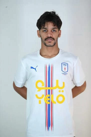 المطيري أهلاوي: الأهلي يخطف نجم أبها لـ 3 مواسم رسمياً