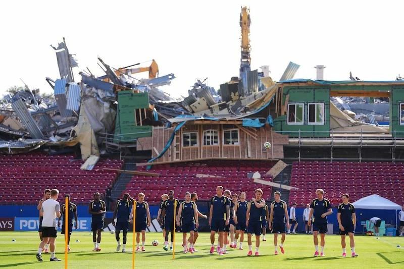 انهيار مدرج منتخب السويد في أمريكا: تفاصيل الحادث وتأثيره