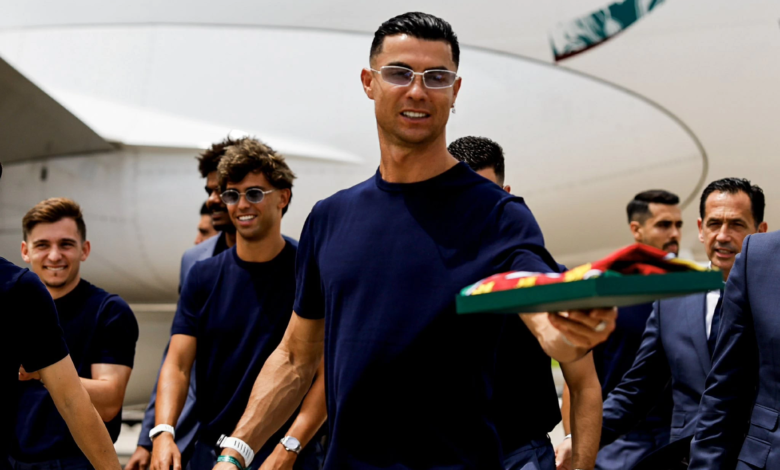 موقف كريستيانو رونالدو الطريف مع أمن المطار.. فيديو