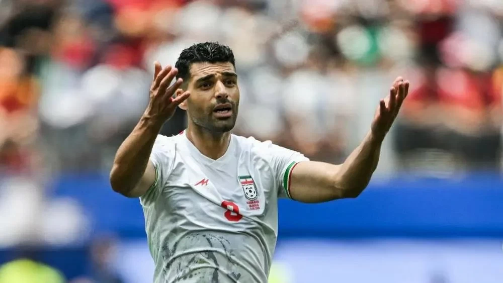 قائد منتخب إيران يهاجم إنفانتينو ويتهم الفيفا بالخداع