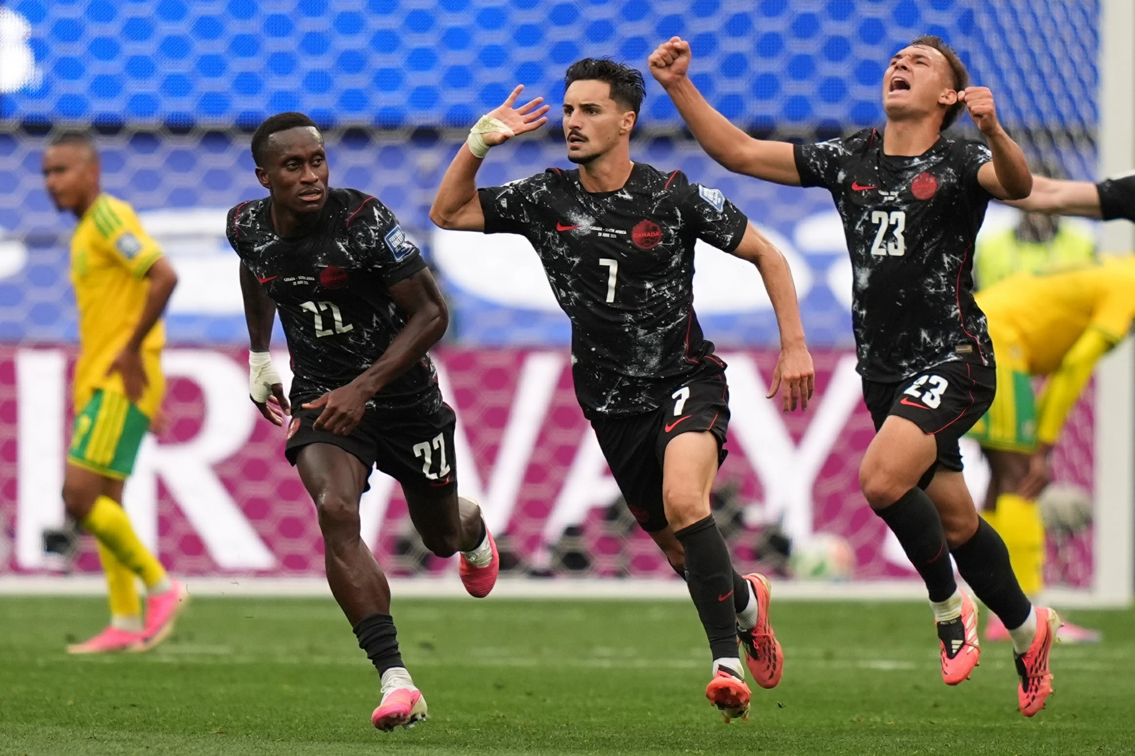 كندا تتأهل لدور الـ16 في كأس العالم 2026 بفوز قاتل